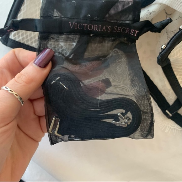 NWT Victoria’s Secret Bra top - size 32C - Picture 6 of 11